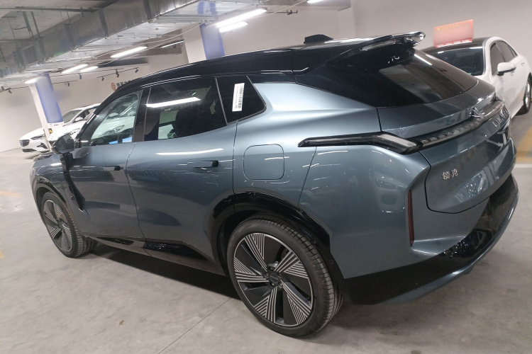 领克08 EM-P 2023款 220km 时间限量版车身外观4