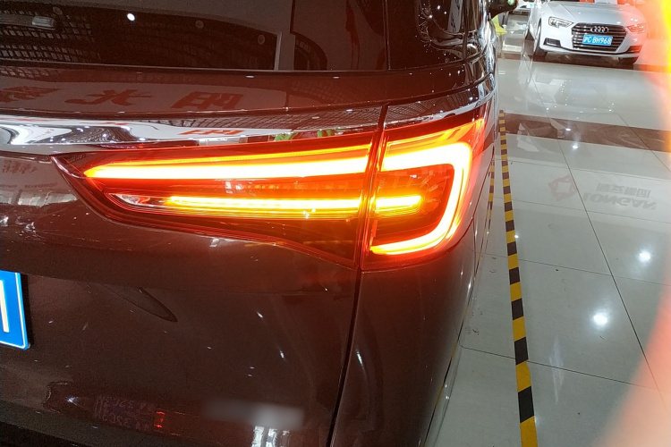 别克GL8 2022款 ES陆尊 653T 豪华型车身外观9