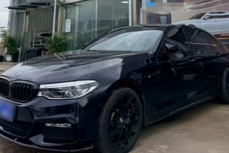 宝马5系 2018款 改款 530Li 领先型 M运动套装车身外观1