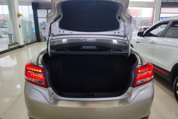 丰田 威驰 2017款 1.5L CVT创行版机舱底盘23