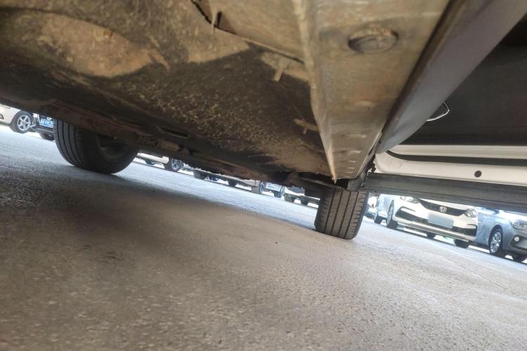 红旗HS5 2022款 改款 2.0T 智联旗享版机舱底盘29