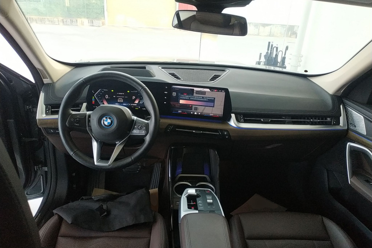 宝马iX1 2023款 xDrive30L X设计套装中控内饰12