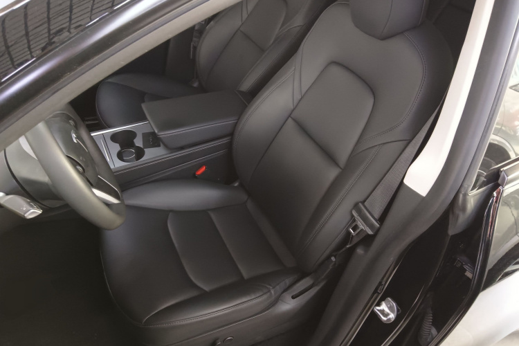 特斯拉 Model Y 2021款 标准续航后驱版局部细节19