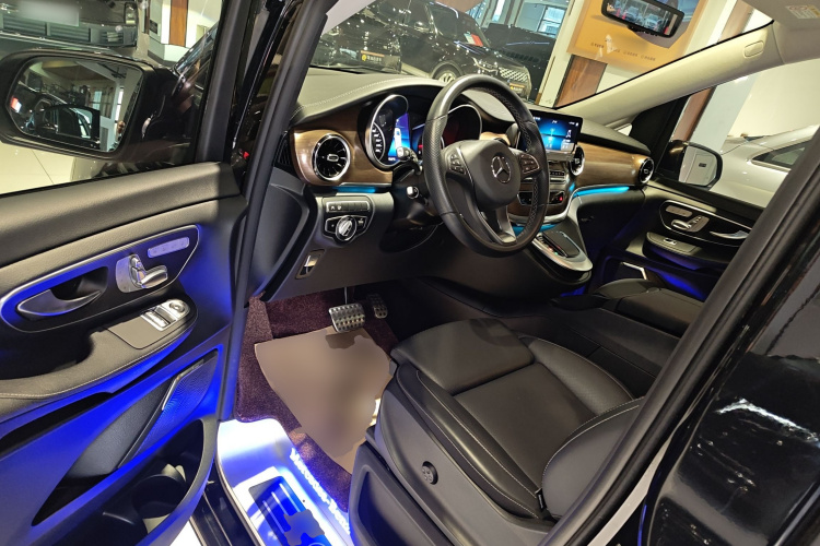 奔驰V级 2022款 V 260 L 长轴距豪华版中控内饰7003