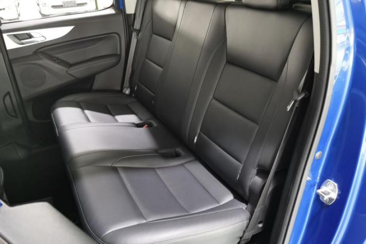 长城 炮 2021款 2.0T商用版手动柴油四驱精英型长箱GW4D20M中控内饰7003