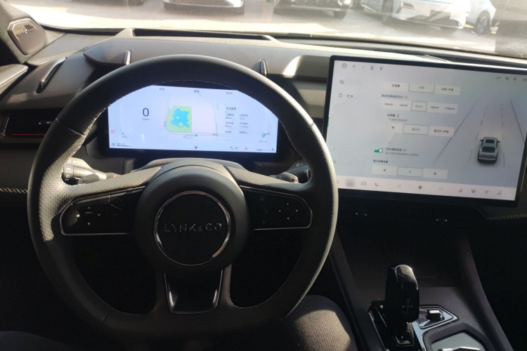领克03 2025款 2.0TD DCT冠军版Pro中控内饰12