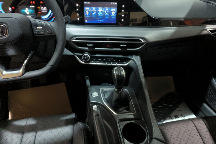 长安 逸动 2021款 PLUS 1.6L GDI 手动精英型局部细节16