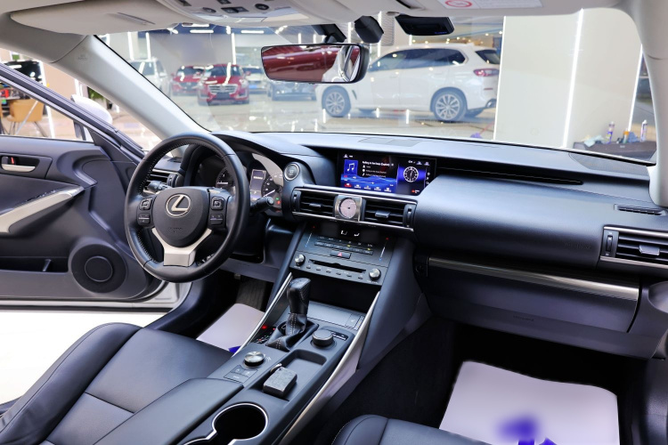 雷克萨斯IS 2017款 300 锋尚版中控内饰7004