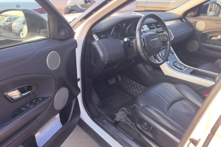 路虎 揽胜极光 2018款 240PS SE 智耀版中控内饰20