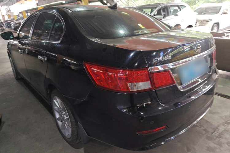 广汽传祺 传祺GA5 2013款 1.8T 自动尊贵版车身外观4