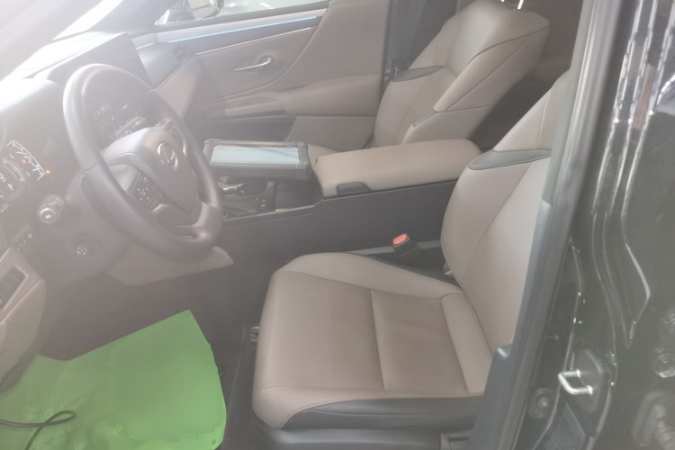 雷克萨斯ES 2025款 200 臻享版局部细节19