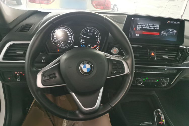 宝马1系 2021款 改款 120i M运动版中控内饰13