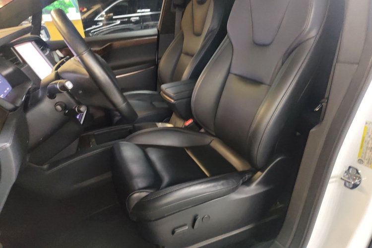 特斯拉 Model X 2020款 长续航升级版中控内饰19