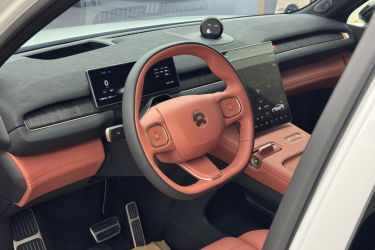 蔚来EC7 2024款 75kWh中控内饰7003