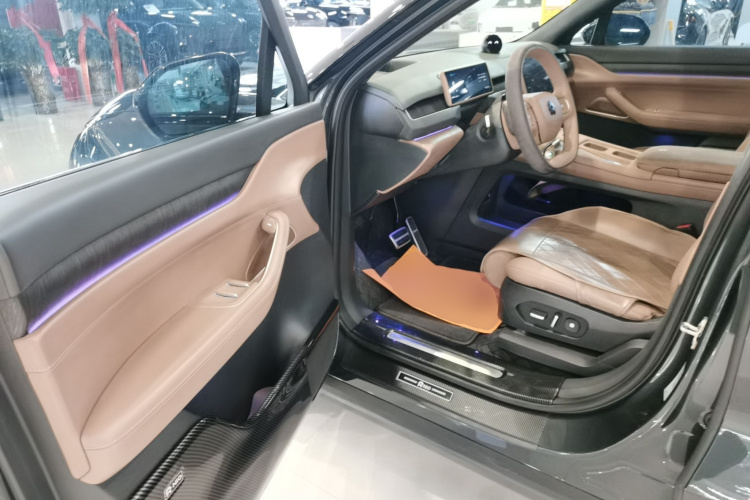 蔚来ES8 2024款 75kWh 行政版中控内饰20