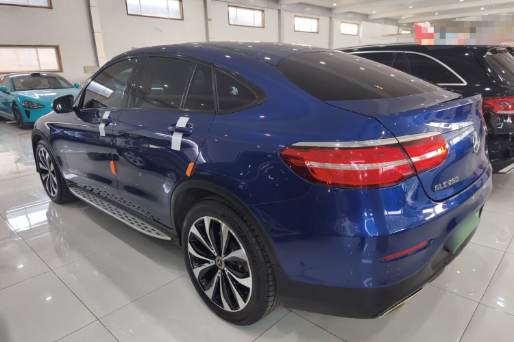 奔驰GLC轿跑 2018款 GLC 260 4MATIC 轿跑SUV车身外观6003