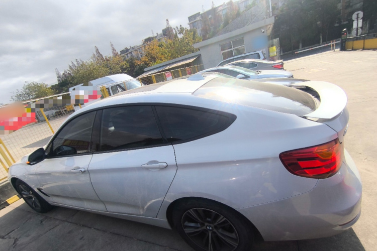 宝马3系GT 2016款 320i 时尚型车身外观4