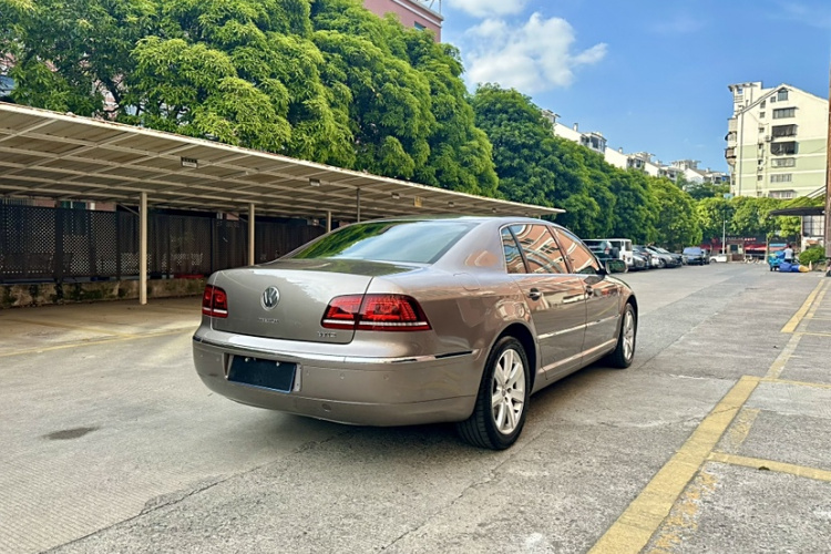 大众 辉腾 2014款 3.0L 行政型车身外观6009