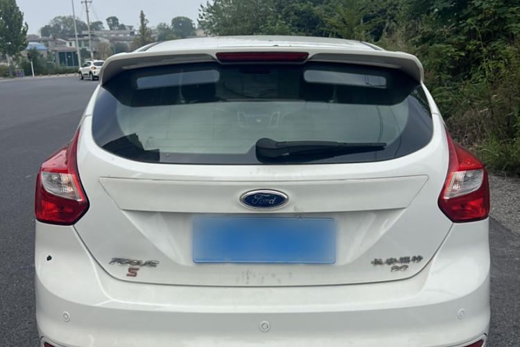 福特 福克斯 2012款 两厢 2.0L 自动豪华运动型车身外观6004