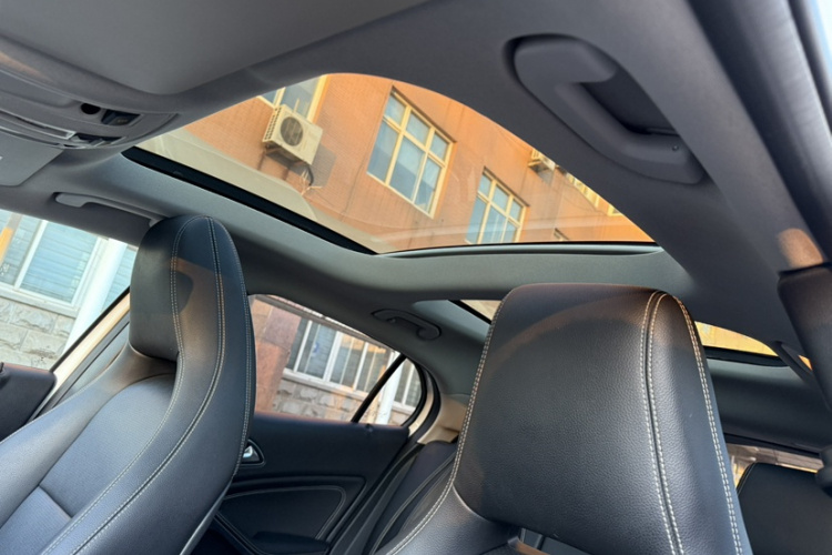 奔驰GLA 2016款 GLA 200 动感型中控内饰7002