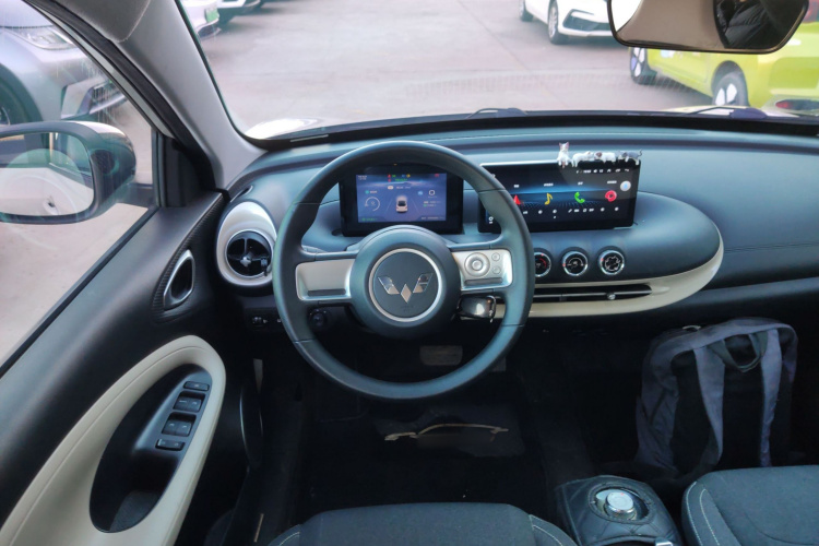 五菱汽车 五菱缤果 2023款 203km 轻享款中控内饰13