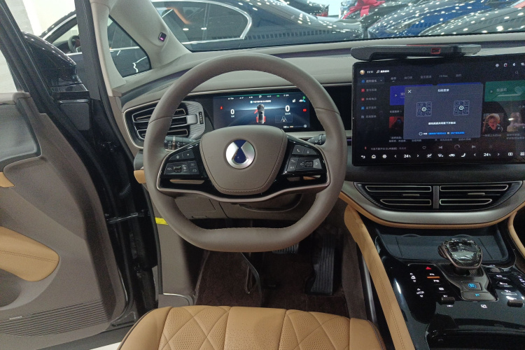 腾势D9 2024款 DM-i 980 四驱尊荣型中控内饰13