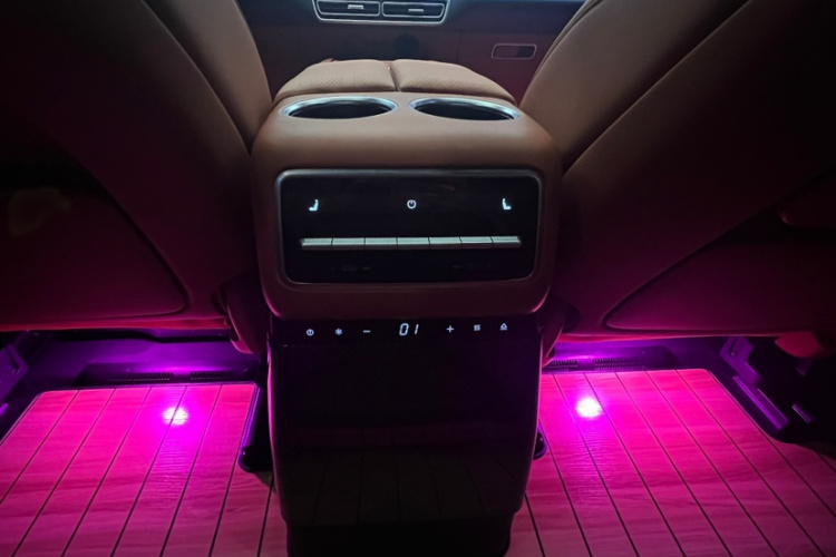 理想汽车 理想L9 2022款 Max中控内饰7002