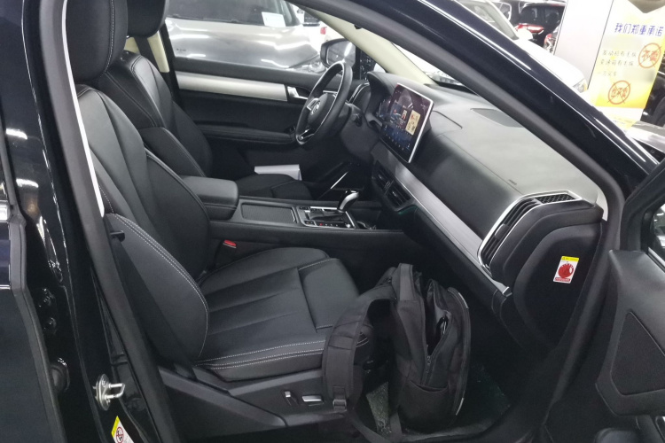 比亚迪 唐 2018款 2.0T 自动智联尊荣型 7座 国V局部细节41