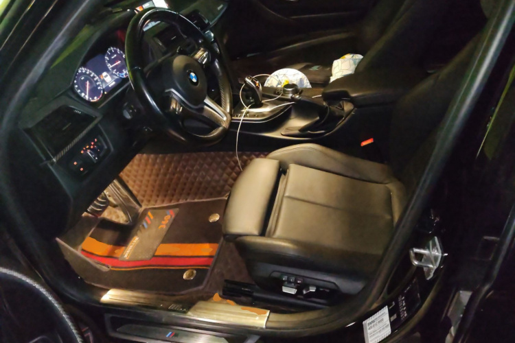 宝马3系 2019款 320Li M运动套装中控内饰19