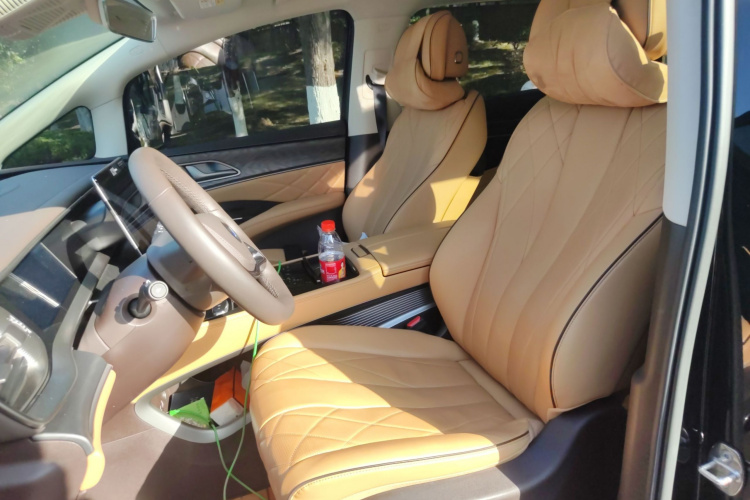 腾势D9 2024款 DM-i 980 四驱尊贵型局部细节19