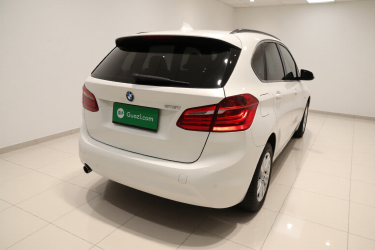 宝马2系旅行车 2016款 218i 领先型车身外观7