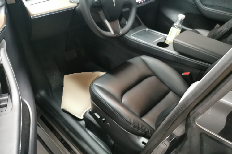 特斯拉 Model Y 2021款 长续航全轮驱动版中控内饰19