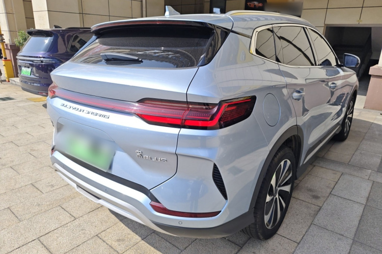 比亚迪 宋PLUS新能源 2024款 荣耀版 DM-i 110km 旗舰型车身外观7