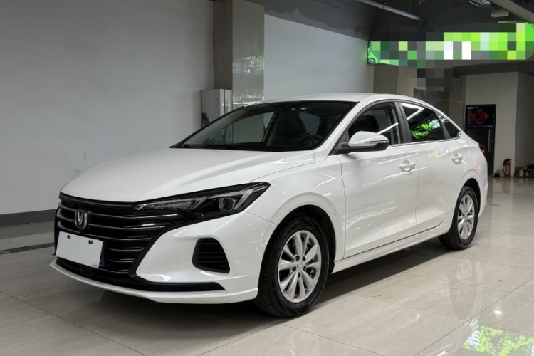 长安 逸动 2022款 PLUS 1.6L GDI CVT精英型车身外观1