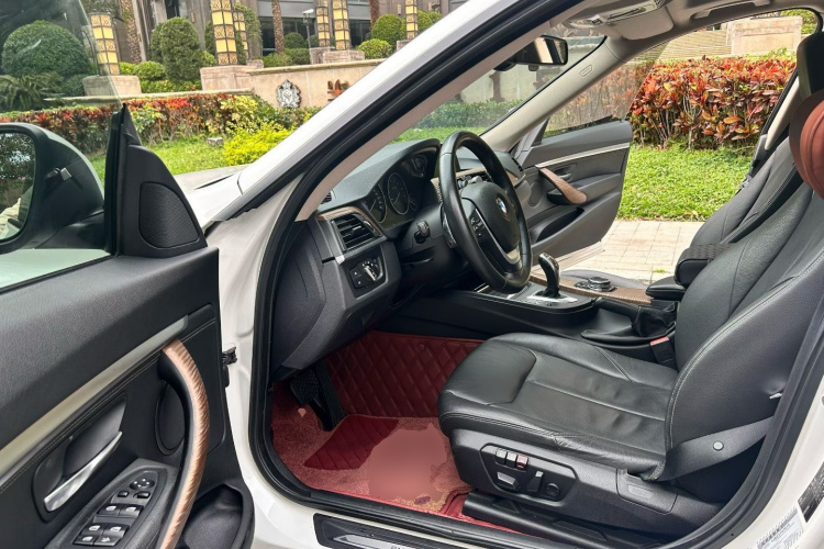 宝马3系GT 2013款 328i 风尚设计套装局部细节19