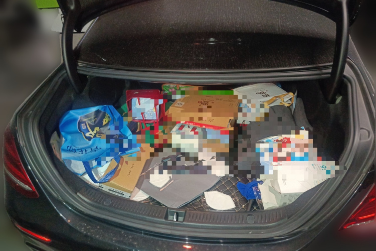 奔驰E级 2018款 改款 E 300 L 运动豪华型中控内饰23