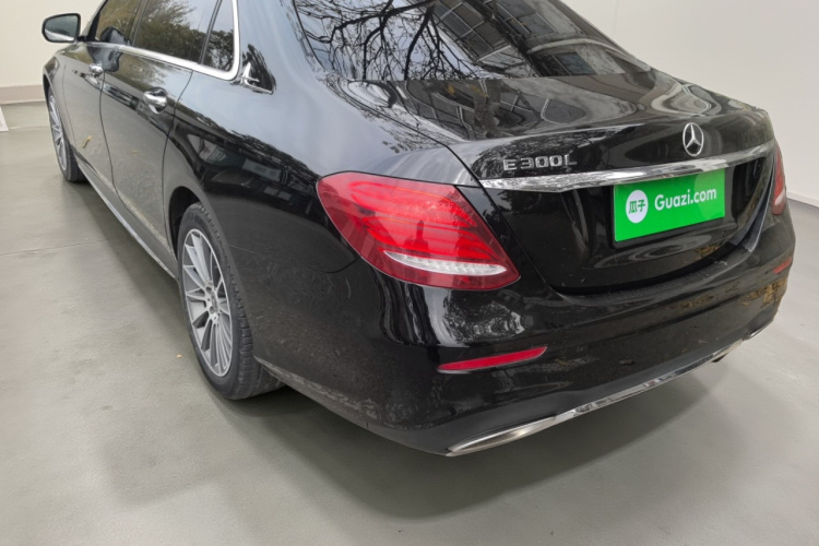 奔驰E级 2018款 E 300 L 豪华型车身外观5