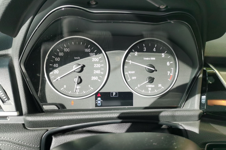 宝马2系旅行车 2016款 218i 运动设计套装局部细节14