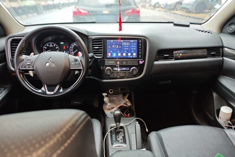 三菱 欧蓝德 2016款 2.4L 四驱豪华版 7座中控内饰12