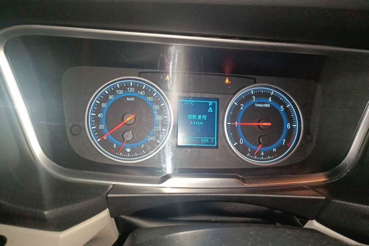 华颂7 2015款 2.0T 自动舒适型局部细节14