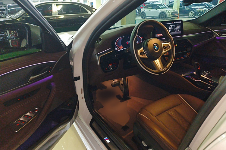 宝马5系 2022款 改款 530Li xDrive M运动套装中控内饰7003