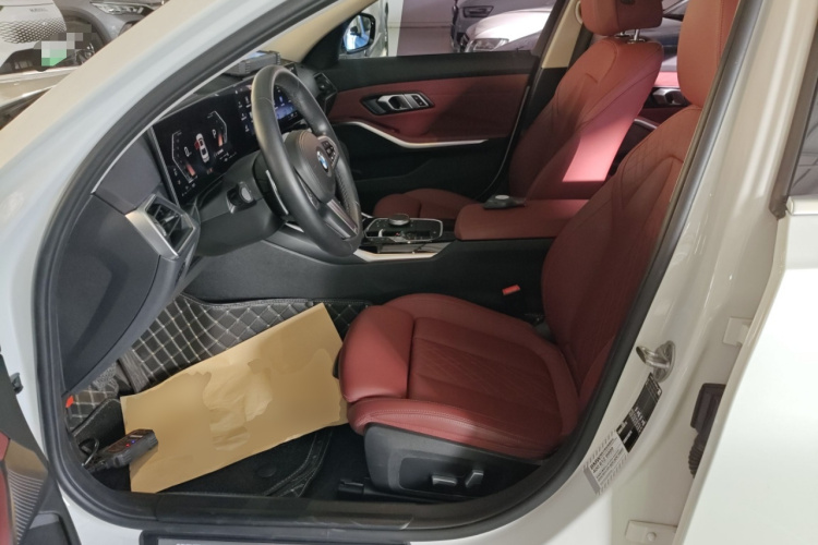 宝马3系 2023款 320Li M运动套装中控内饰19