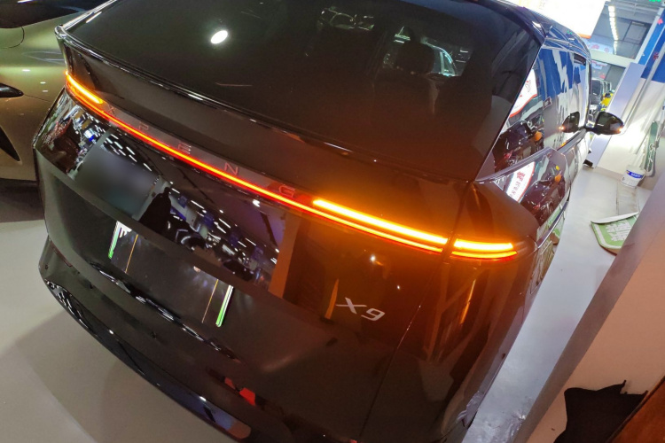 小鹏X9 2025款 740超长续航 Max车身外观6005