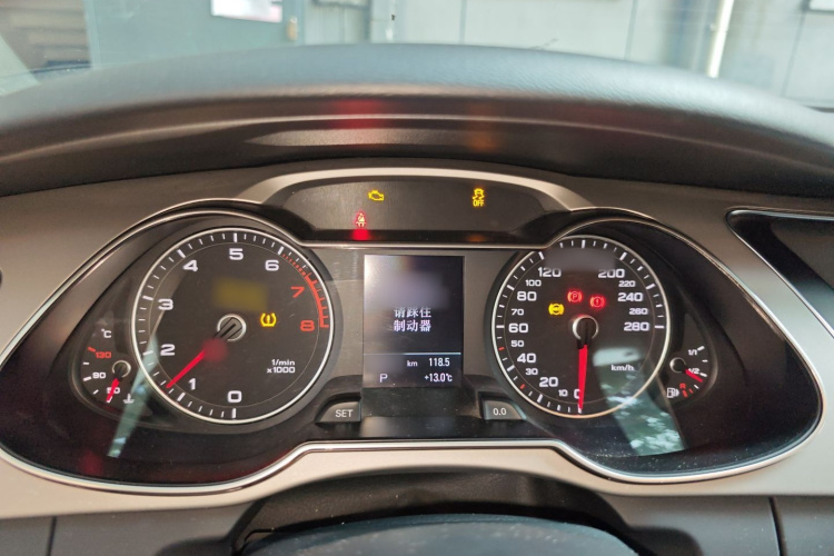 奥迪A4L 2013款 35 TFSI 自动技术型局部细节14