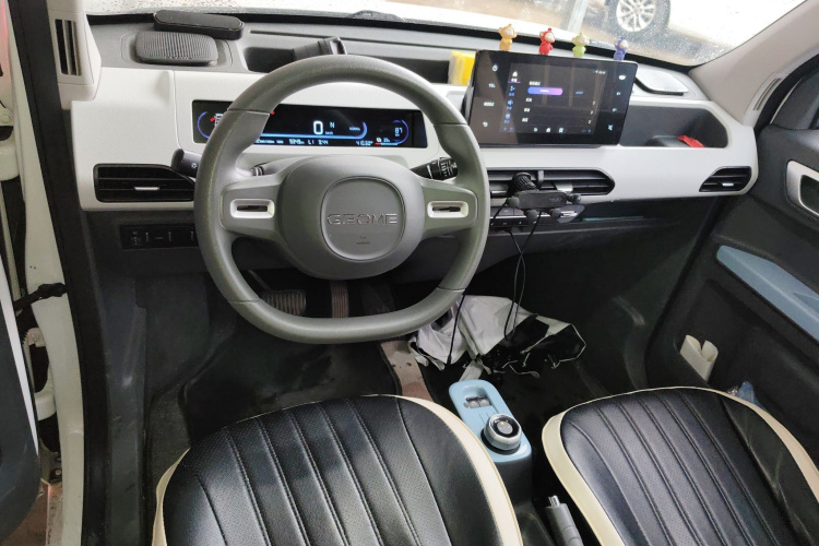 吉利银河 2024款 熊猫mini 200km 耐力熊中控内饰12