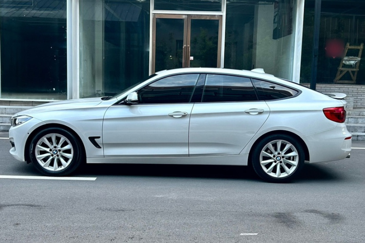 宝马3系GT 2019款 320i 时尚型车身外观6004