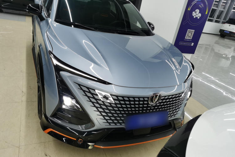 长安UNI-T 2022款 1.5T 运动版 尊贵型车身外观2