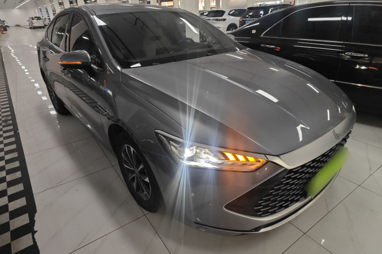 比亚迪 秦PLUS 2024款 荣耀版 DM-i 55KM领先型车身外观3