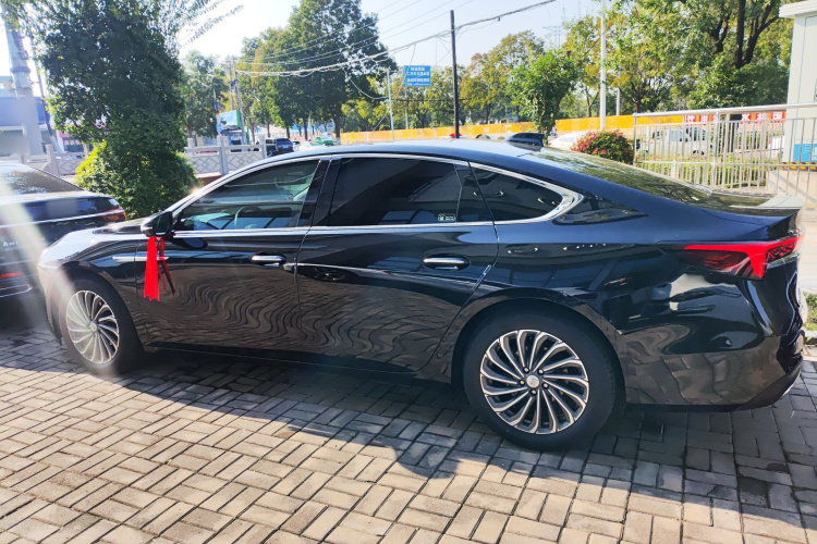 别克 君越 2024款 28T 越尊版车身外观4