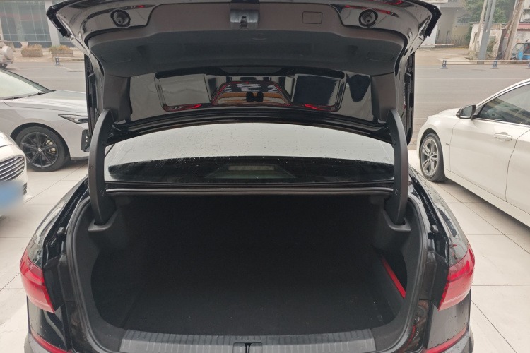 大众 帕萨特 2025款 出众款 380TSI 星空龙腾版机舱底盘23